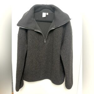 Elle pullover black sweatshirt